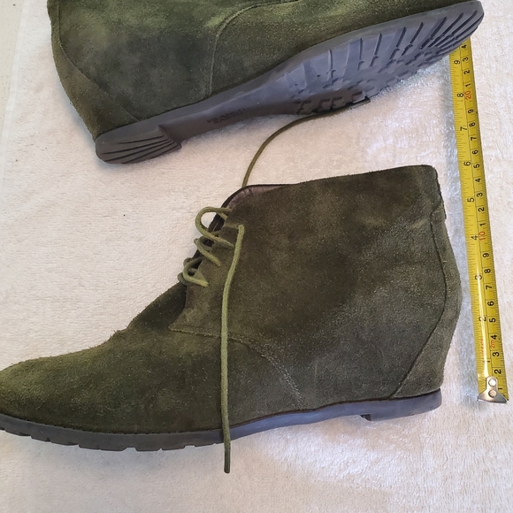 Green seude wedge bootie size 11 - Picture 3 of 7